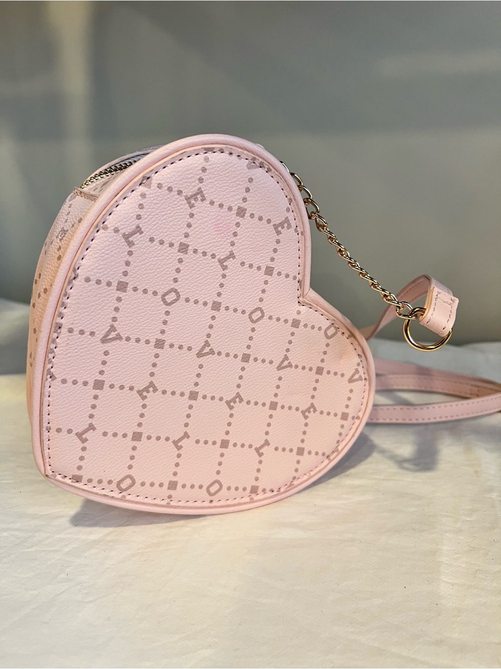 Claire’s Pink Heart Crossbody Purse Adjustable Strap Cute Y2K vibes Cute Fashion - Picture 4 of 5
